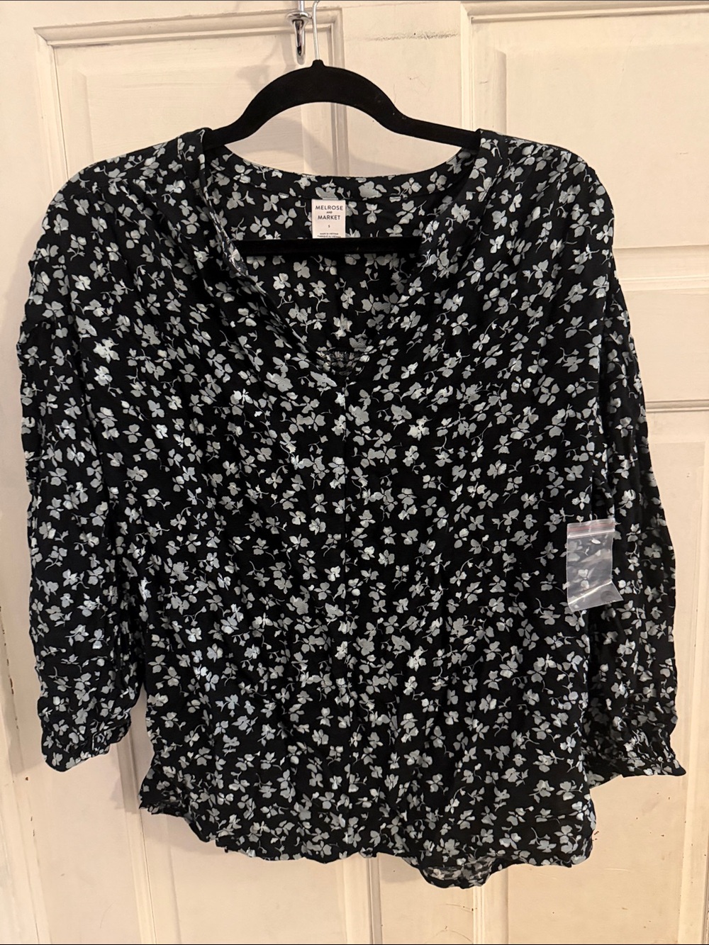NWOT Melrose and Market Oversized Black Floral-Front Blouse- size Small